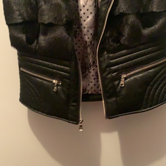 Guess sleevless jacket - Picture 2 of 5